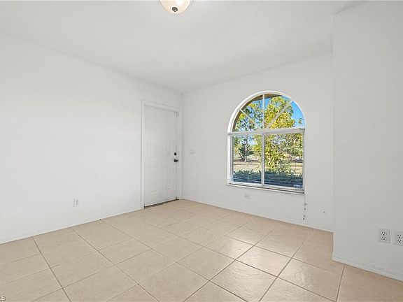 5th image of 3880 50th AVE NE