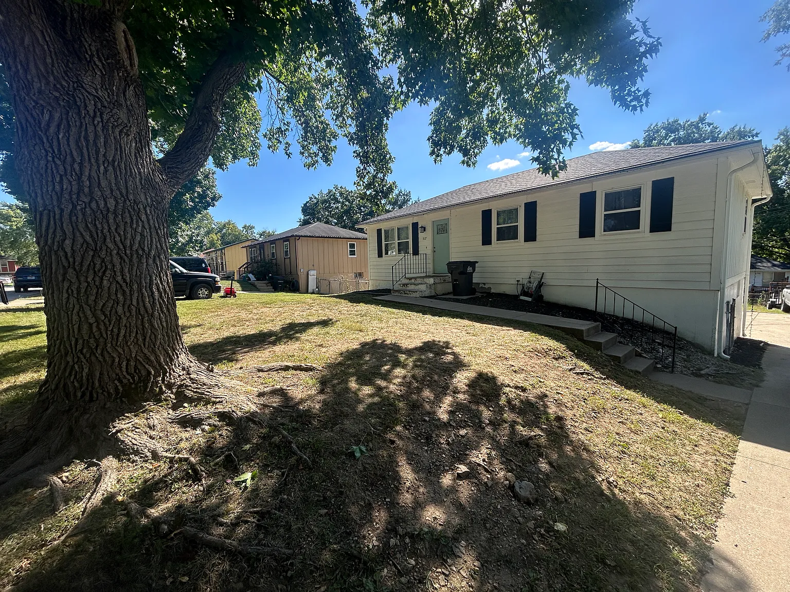 3 bed, 1284 sqft, $1,800 — Photo 2