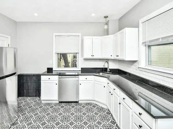 109 Walnut St APT 3, Somerville, MA 02145
