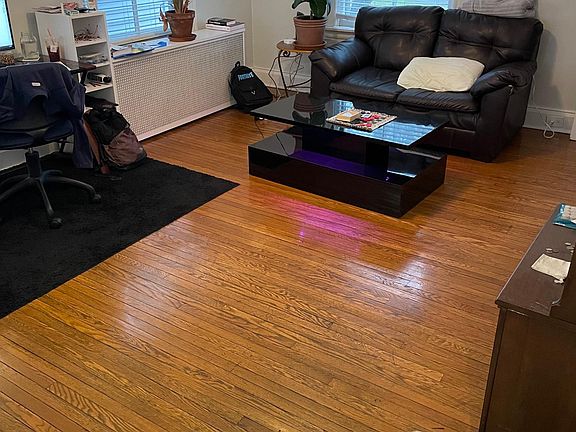 Living room with outgoing tenant's furniture