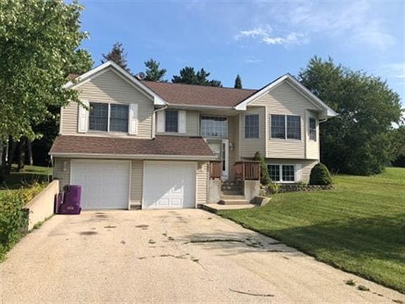 3rd image of 205 Candlewick Dr SE