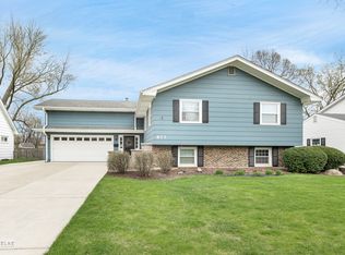 877 Sheldon Ave, Aurora, IL 60506