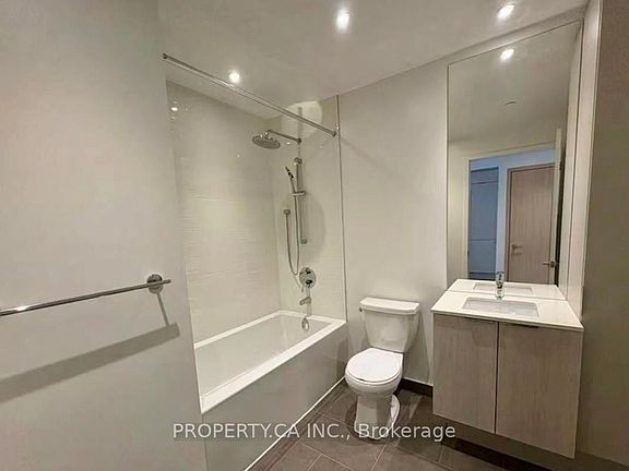 4th image of 448 Burnhamthorpe Rd W #3410