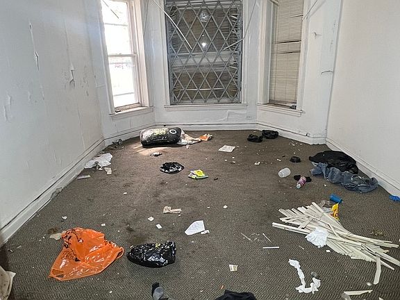 3rd image of 4004 W Van Buren St
