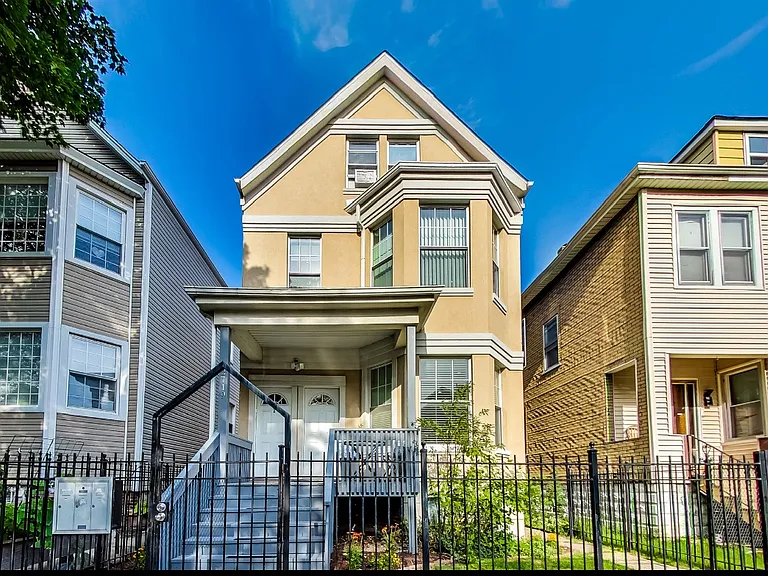 2719 N Ridgeway Ave #1 — Photo 2
