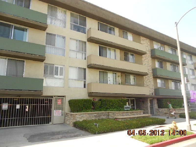 1st image of 525 N Sycamore Ave APT 415