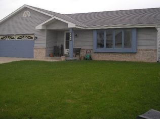 4220 E Barton Rd, Oak Creek, WI 53154