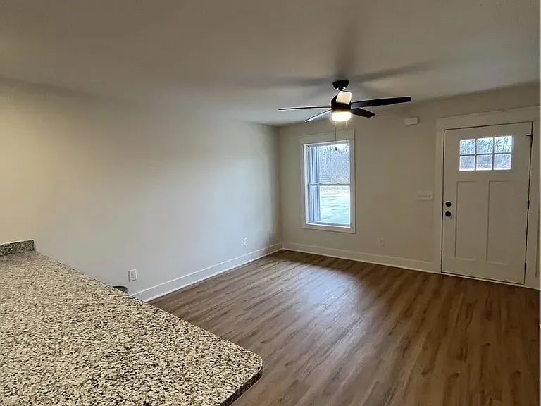 402 Portland Blvd — Photo 14