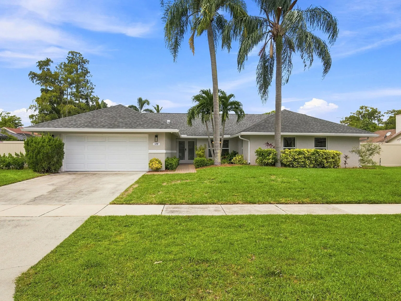 4 bed, 2.0 bath, 2301 sqft, $11,500 — Photo 2