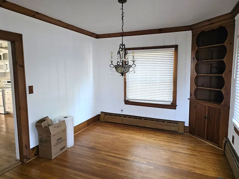 1046 N Main St — Photo 7