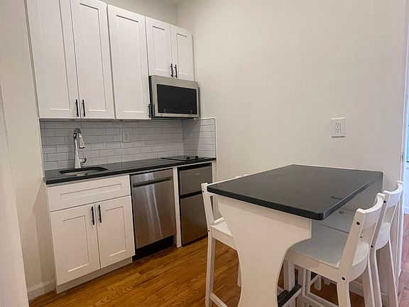 2nd image of 168 Stanton St Unit 3C
