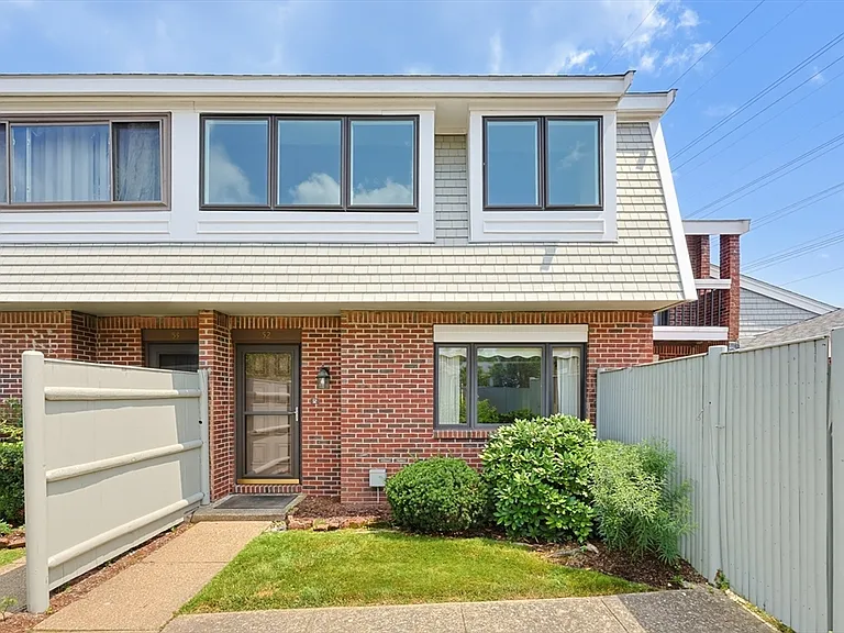 52 Rosewood Dr #52 — Photo 2