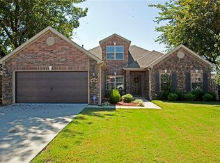 121 Devonshire Ave, Lowell, AR 72745