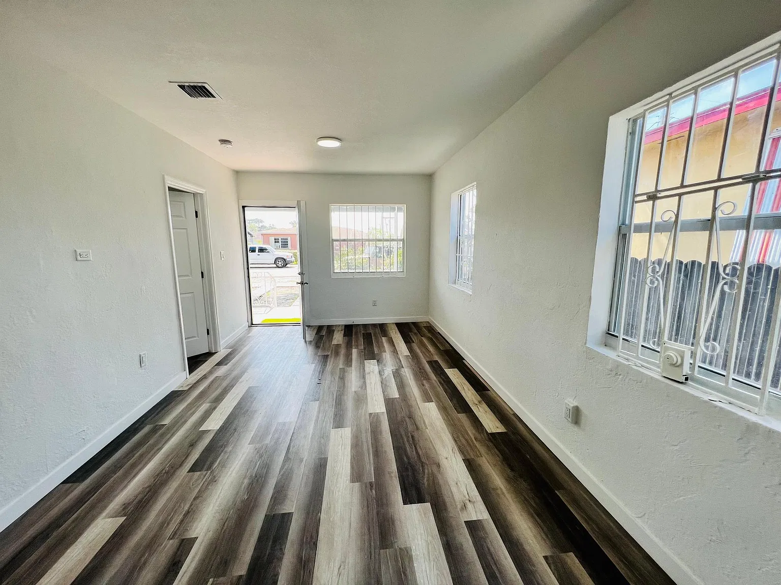 3 bed, 1100 sqft, $2,800 — Photo 3