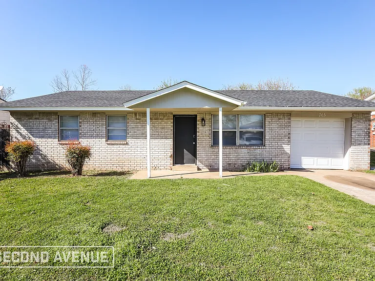 703 Willis St — Photo 1