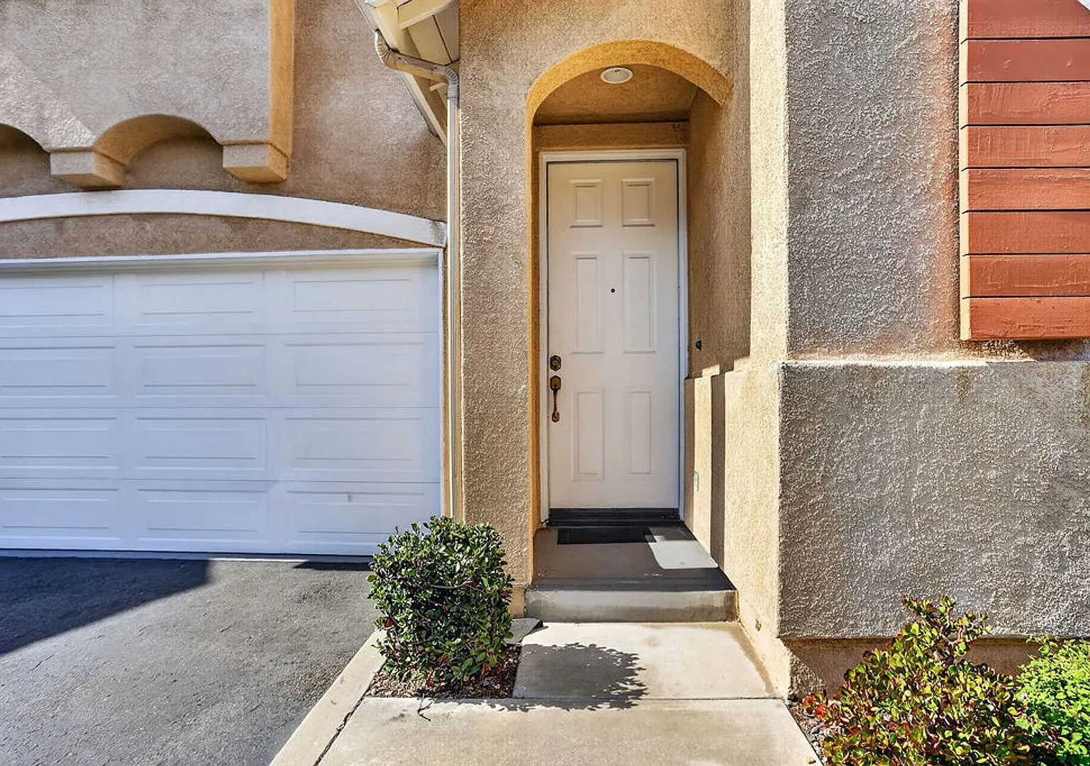 Detached 3 Bedroom Home in Desirable Soleil! — Photo 2