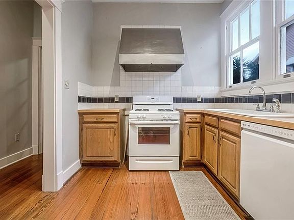 3rd image of 2617 Camp St