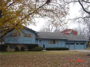 1604 S Apple Ln, Ottawa, KS 66067