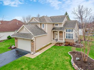 325 Garrison Cir, Port Barrington, IL 60010
