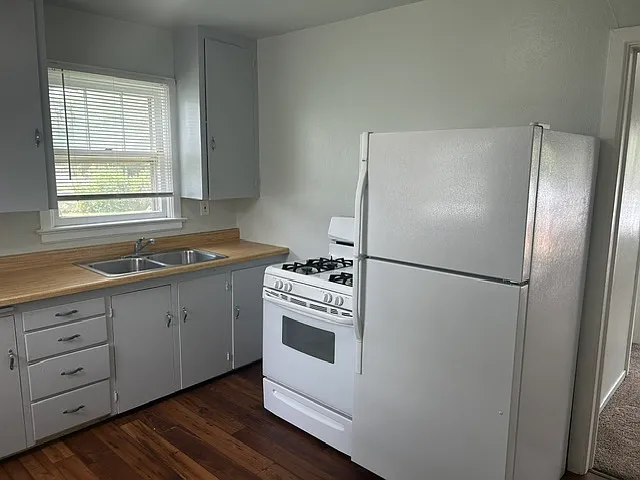 418 Cook Ave #3 — Photo 3