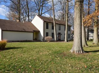 208 Williamsburg Dr, Avon Lake, OH 44012
