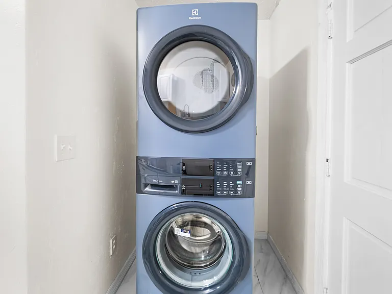 145 W 10th St #B — Photo 12