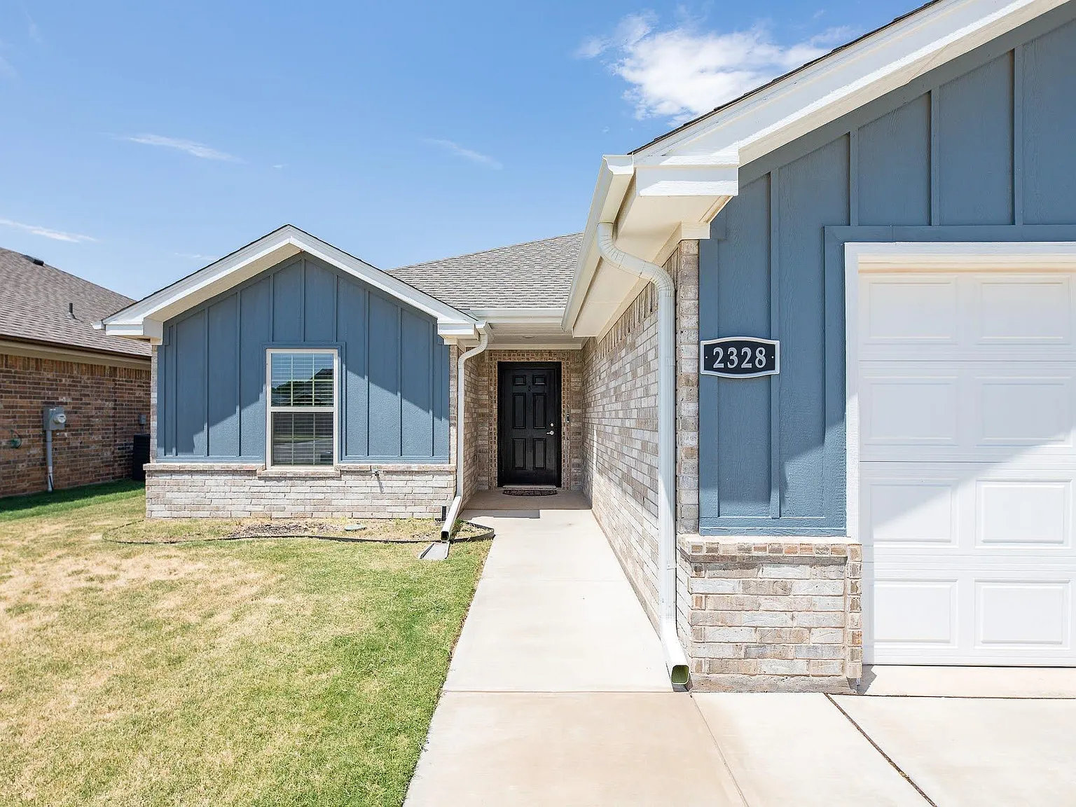 3 bed, 2.0 bath, 1587 sqft, $2,200 — Photo 4
