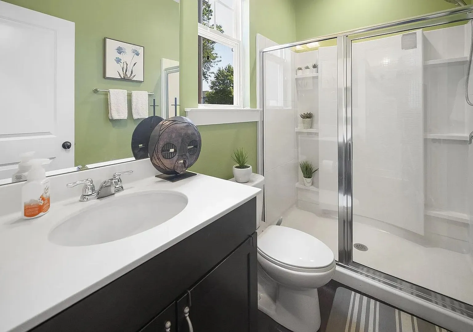 Room in 4 Bedroom Home at Double Oaks Rd — Photo 3