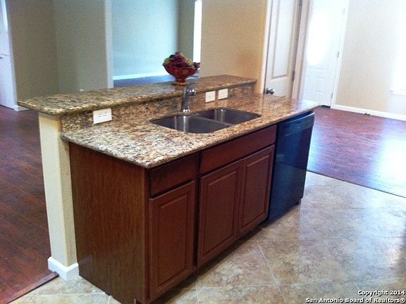 4th image of 217 WHISPERING OAKS ST