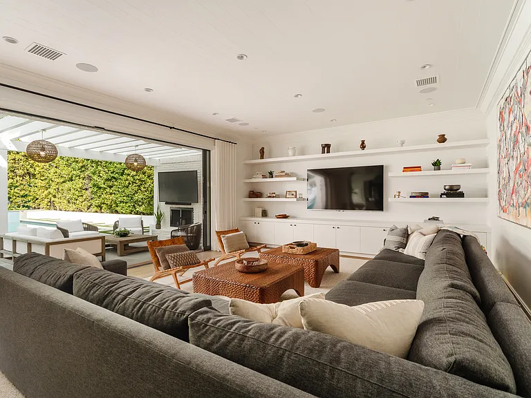 957 Corsica Dr — Photo 10