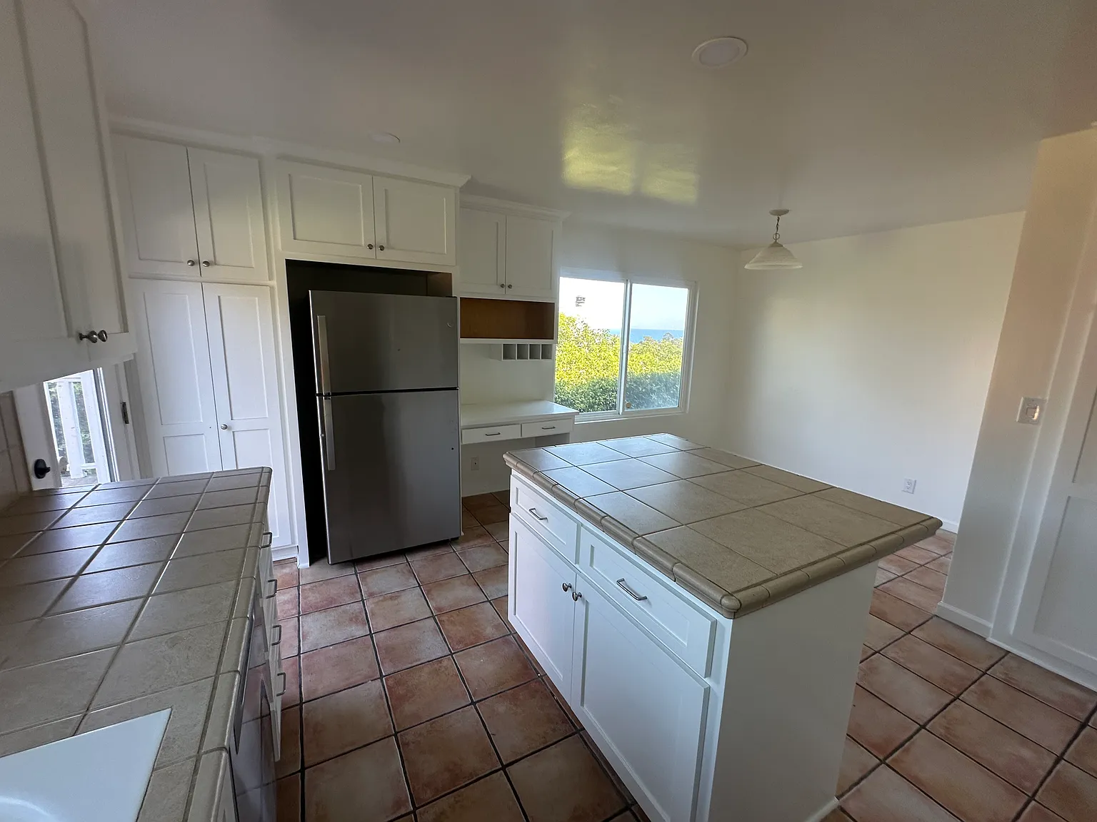 2 bed, 1.5 bath, 1240 sqft, $5,700 — Photo 4