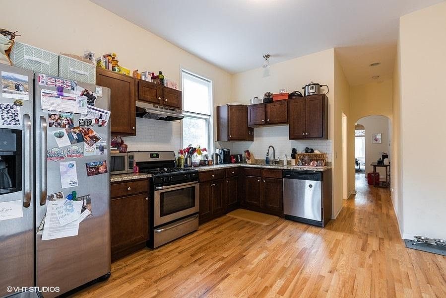 1st image of 1067 W Cornelia Ave #1F