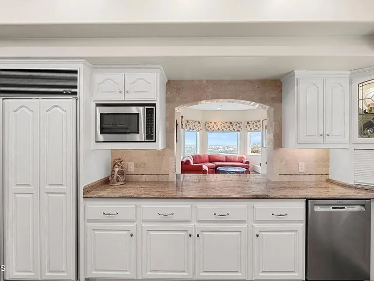 1401 Glen Oaks Blvd — Photo 18