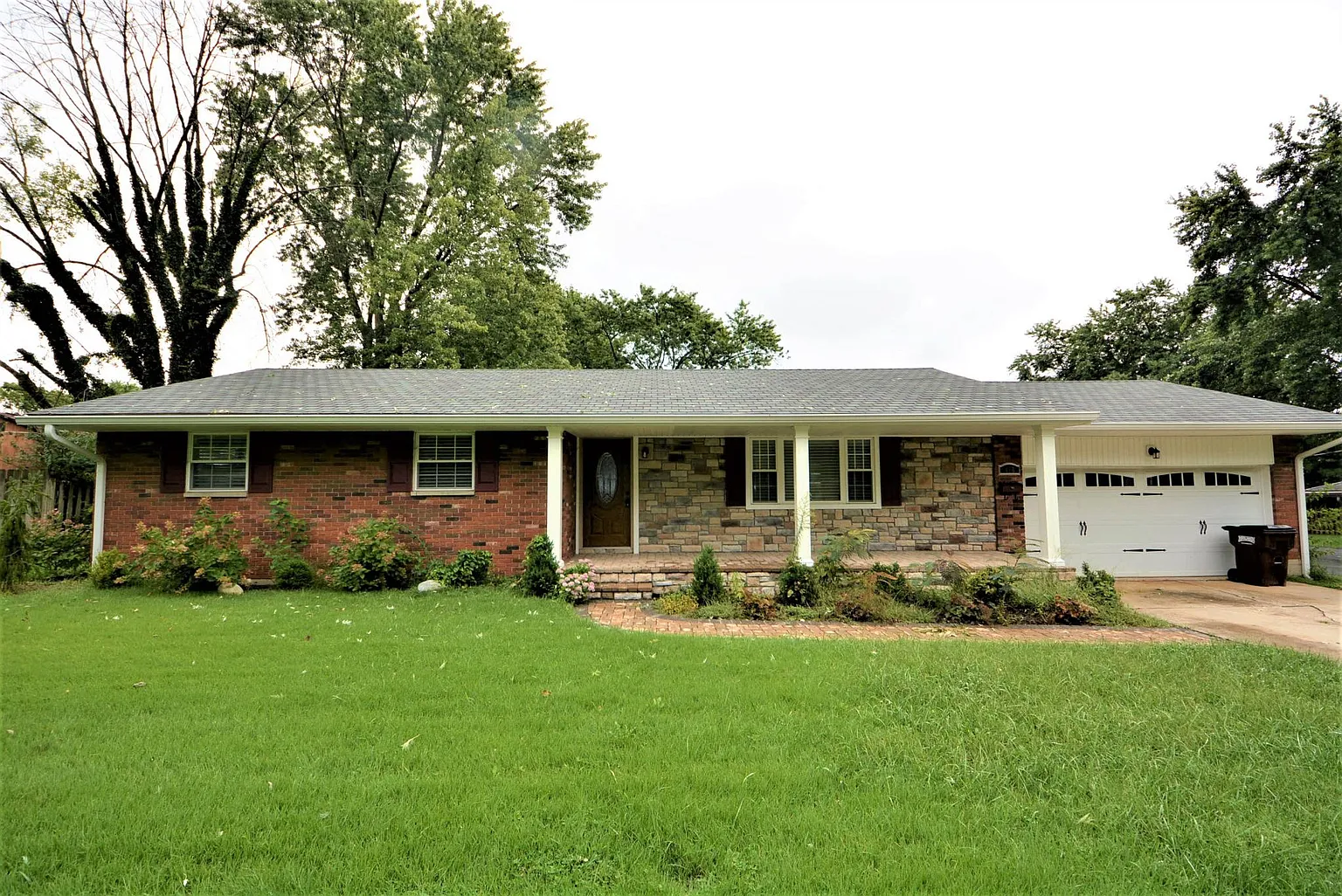 468 Crestview Dr photo 1