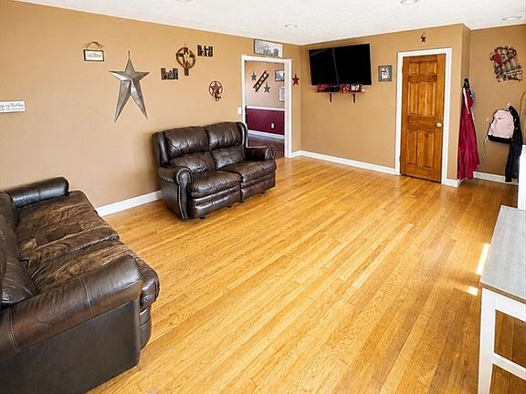 3rd image of 48 Sullivan Dr