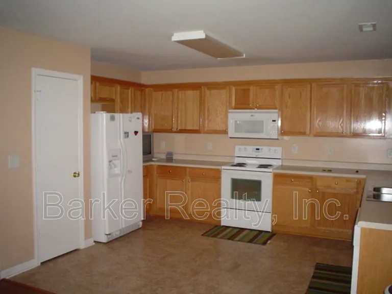 6005 Namozine Ct — Photo 2