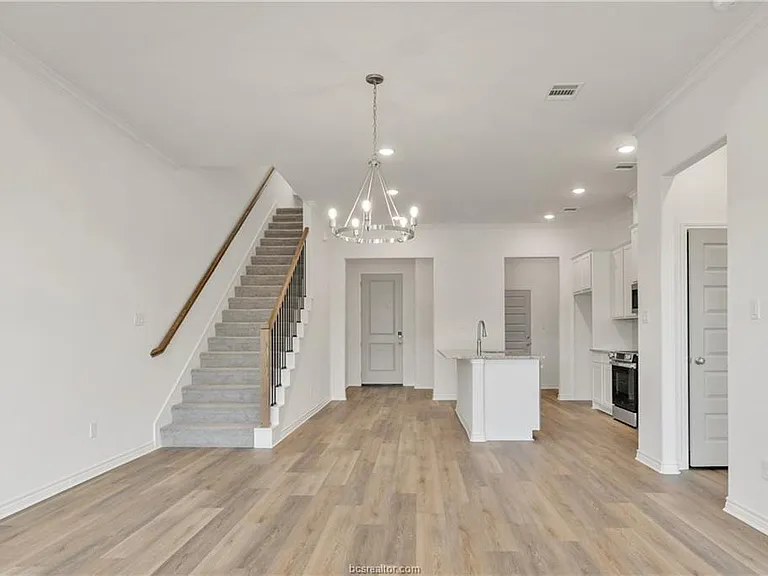 2547 Leyla Ln — Photo 12