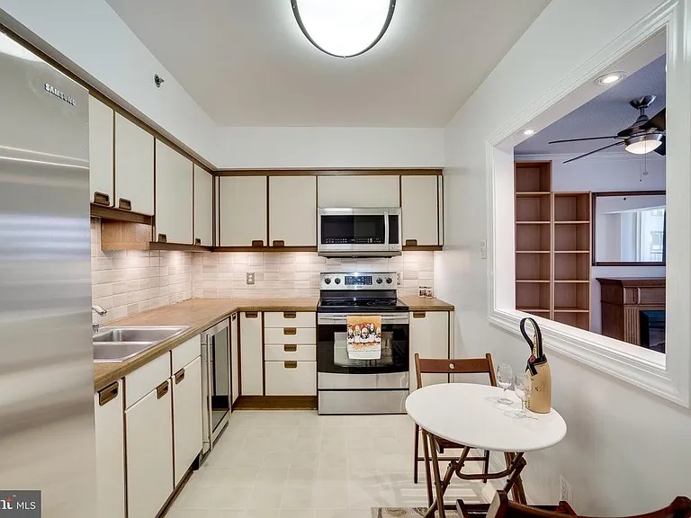 1200 Crystal Dr #411 — Photo 11