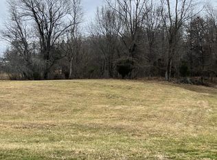 537 Walnut St, Mount Carmel, TN 37645