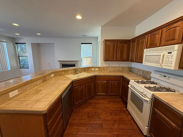 1226 Firefly Ct — Photo 12