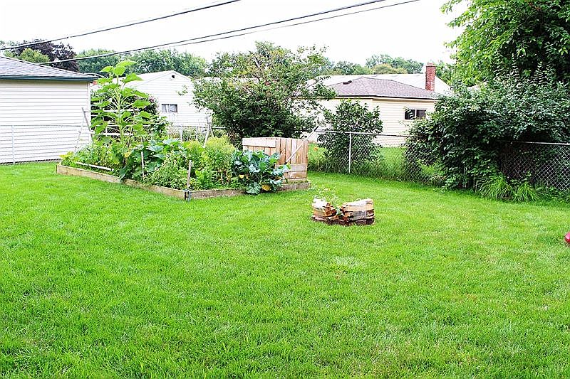 1st image of 34753 Sansburn St