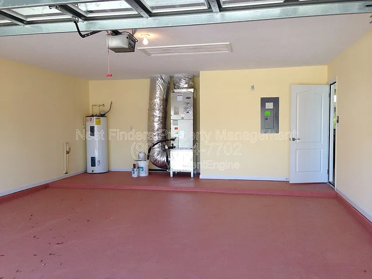 801 Derby Ln — Photo 23