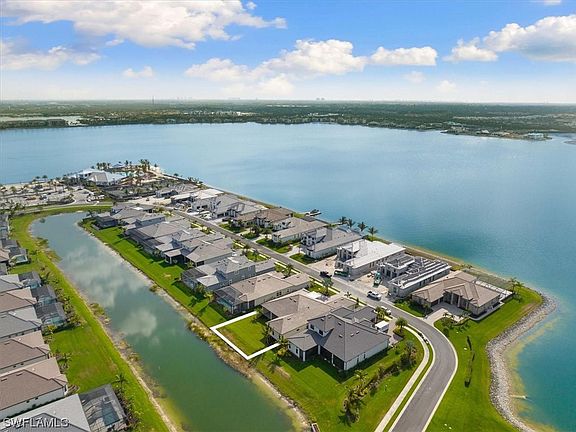 2nd image of 11370 Canal Grande Dr