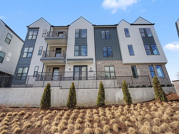 2nd image of 505 Community Ct #301