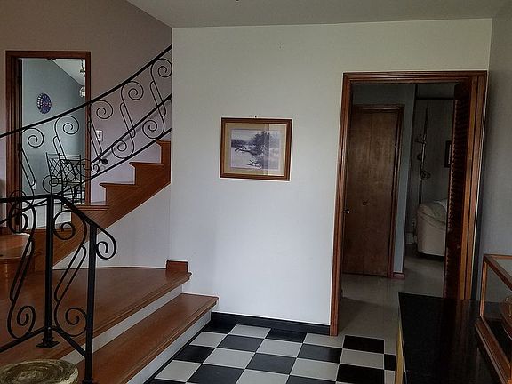 3rd image of 131 Macarthur Dr