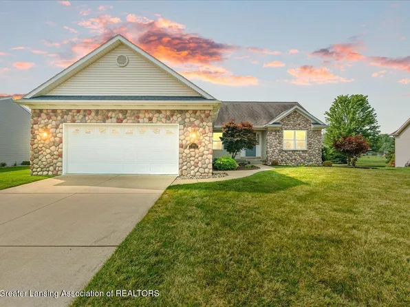 965 Saint Johns Chase, Grand Ledge, MI 48837