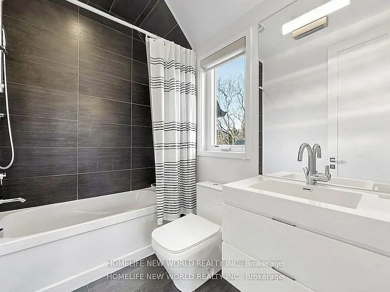 220 Roe Ave — Photo 16
