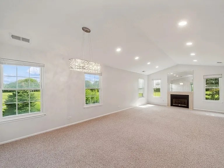 1265 N Wellington Ct N — Photo 2