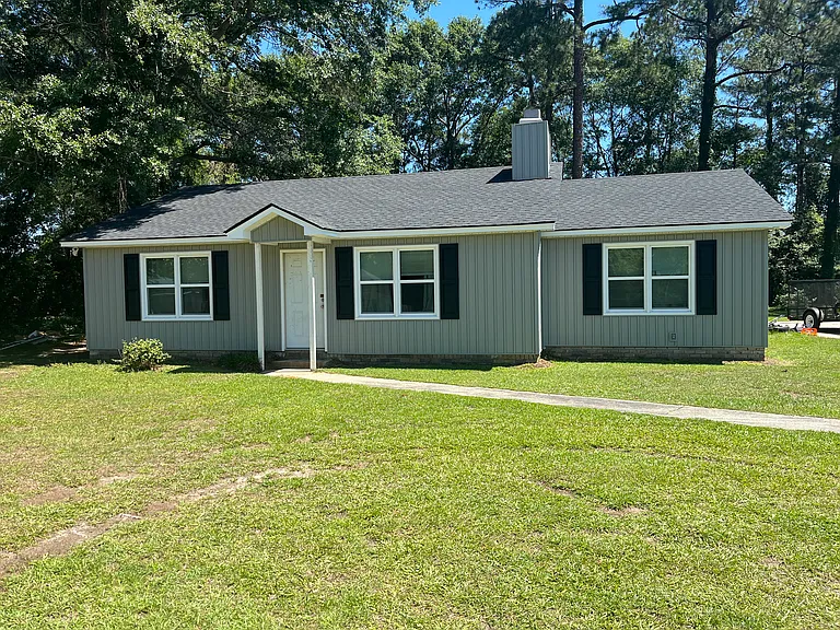 809 Robin Hood Trl — Photo 1