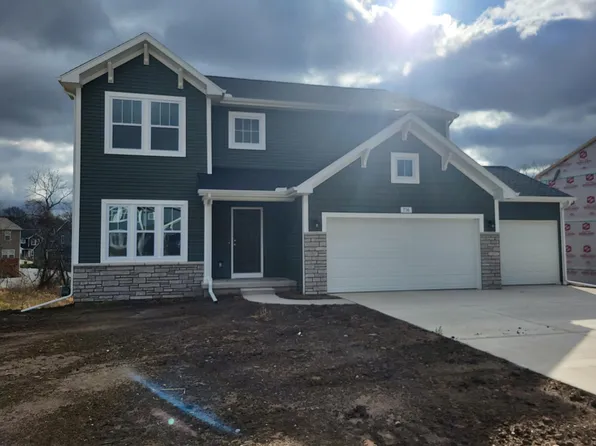 736 Petoskey Stone Dr, Byron Center, MI 49315